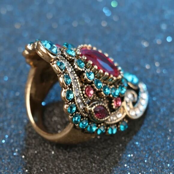 🌺 Bohemian Gorgeous Unique crystal & rhinestone Cocktail Ring 🌺 - Picture 5 of 6